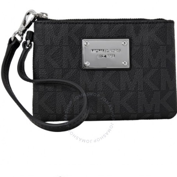 Michael Kors Handbags - Michael Kors Jet Set Wristlet